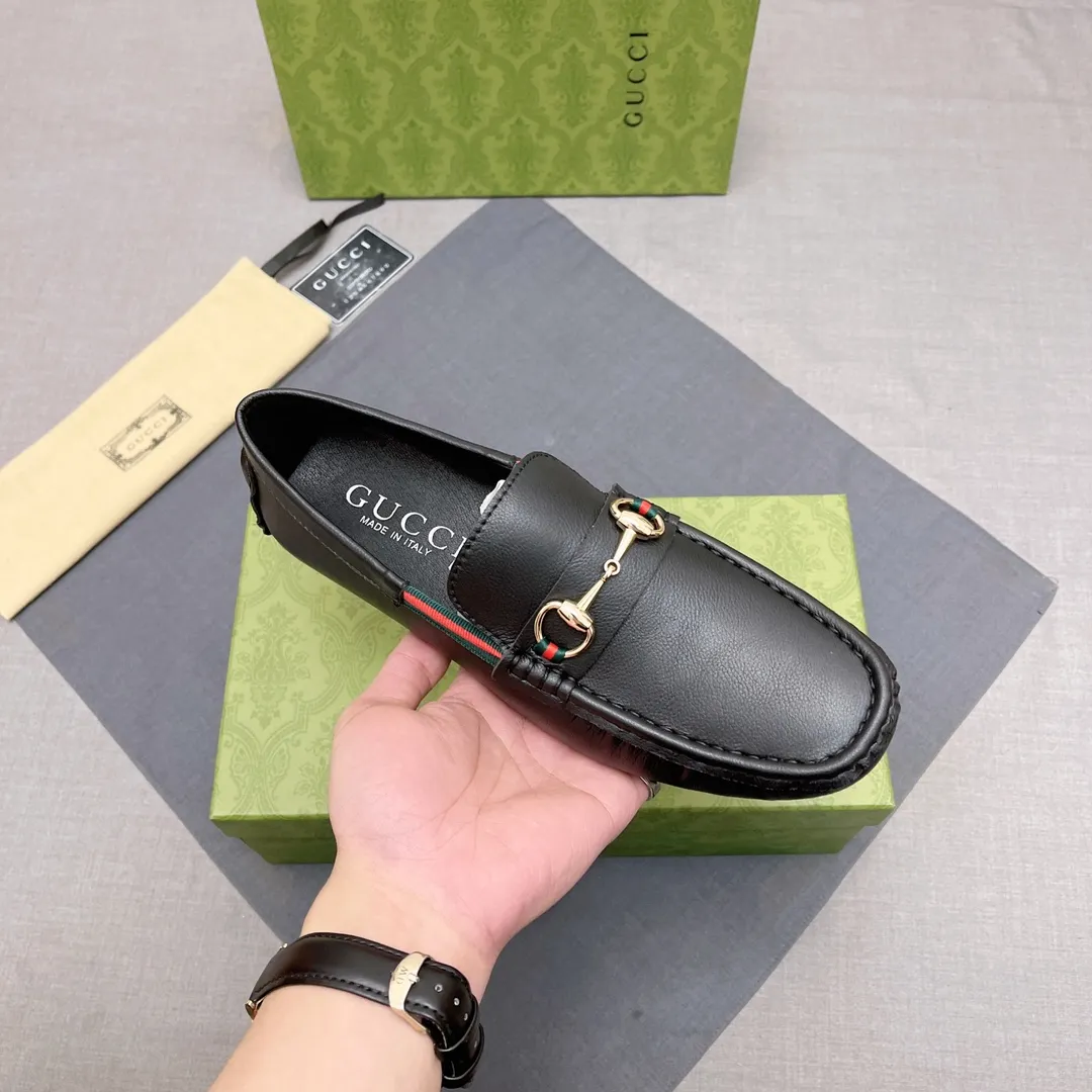 p400 GUCCI, Gucci official flagship store original casual beanie shoes ~ Four Seasons Trendy Shoes 👟》New version at the counter, Gucci 1:1 high-quality workmanship, upper: imported pebbled calfskin, genuine sweat-absorbent pigskin lining, fashionable lazy business style design, casual loafers, running shoes are perfect for young people. British fashion boots 😍 Equipped with original raw rubber wear-resistant outsole, absolutely high-end and classy, ​​suitable for drivers only 🚗 A must-have for fashionable men, standard code 37-45 No. 071